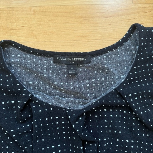 Banana republic polka dot blouse. - Picture 4 of 6